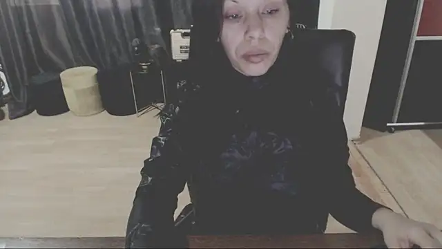 Snapshot of GoldenSasha chatting on October 23, 2:49 pm GoldenSasha online show from October 23, 2:49 pm