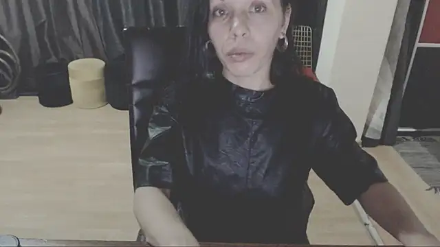 Snapshot of GoldenSasha chatting on November 23, 1:49 am GoldenSasha online show from November 23, 1:49 am