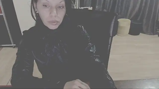 Snapshot of GoldenSasha chatting on December 13, 10:48 pm GoldenSasha online show from December 13, 10:48 pm