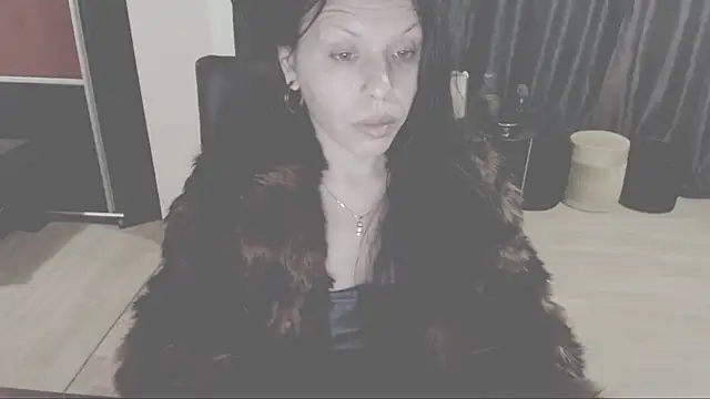 Snapshot of GoldenSasha chatting on December 17, 1:22 am GoldenSasha online show from December 17, 1:22 am