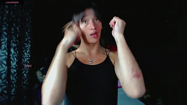 Snapshot of Summer_XO chatting on January 23, 1:51 am Summer XO online show from January 23, 1:51 am