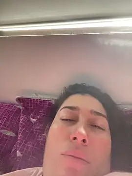 Snapshot of andreaisis2 chatting on February 15, 9:15 pm andreaisis2 online show from February 15, 9:15 pm