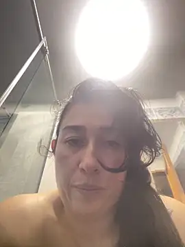 Snapshot of andreaisis2 chatting on February 17, 4:09 am andreaisis2 online show from February 17, 4:09 am