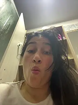 andreaisis2 online show from April 27, 4:49 pm