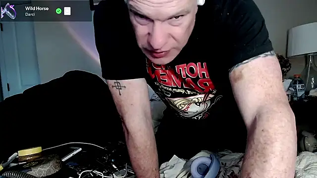 Snapshot of Snarfle82 chatting on November 4, 11:15 pm Snarfle82 online show from November 4, 11:15 pm