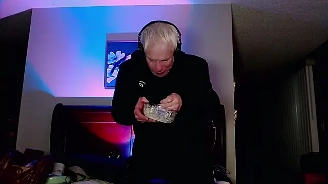 Snapshot of Snarfle82 chatting on November 13, 1:10 pm Snarfle82 online show from November 13, 1:10 pm