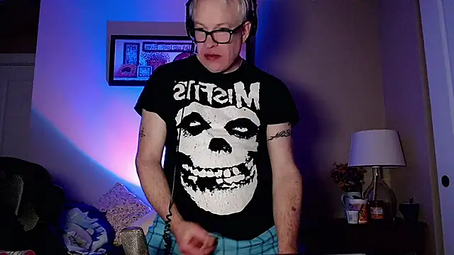 Snapshot of Snarfle82 chatting on November 23, 2:17 pm Snarfle82 online show from November 23, 2:17 pm