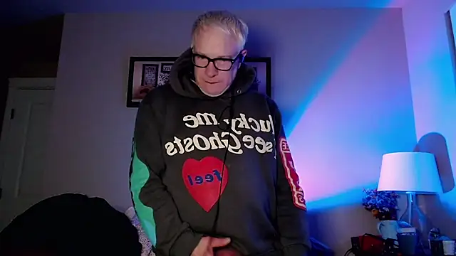 Snapshot of Snarfle82 chatting on December 2, 12:38 am Snarfle82 online show from December 2, 12:38 am