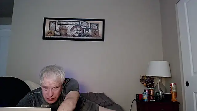 Snapshot of Snarfle82 chatting on December 13, 7:53 pm Snarfle82 online show from December 13, 7:53 pm