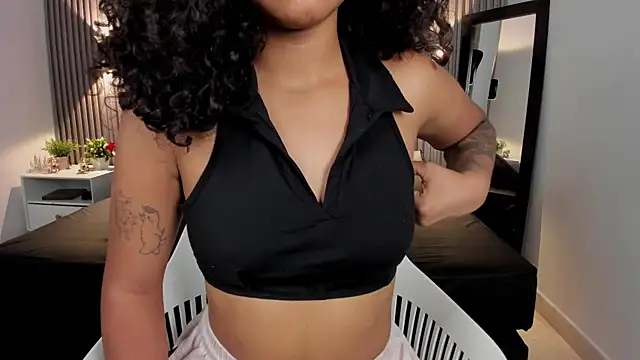 Snapshot of Zafiiraa chatting on June 25, 3:50 am Zafiiraa online show from June 25, 3:50 am