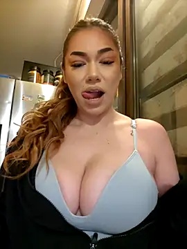 Snapshot of Ella_sweety chatting on February 9, 7:52 pm Ella sweety online show from February 9, 7:52 pm