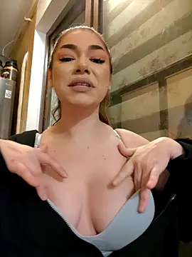 Snapshot of Ella_sweety chatting on February 9, 10:54 pm Ella sweety online show from February 9, 10:54 pm