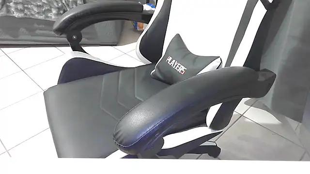 Snapshot of simoninside25 chatting on September 18, 9:06 pm simoninside25 online show from September 18, 9:06 pm