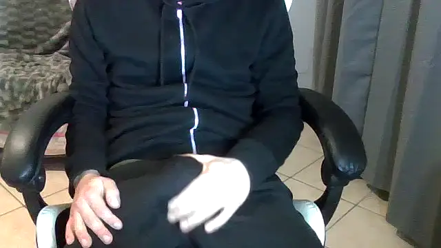 Snapshot of simoninside25 chatting on November 19, 7:47 pm simoninside25 online show from November 19, 7:47 pm