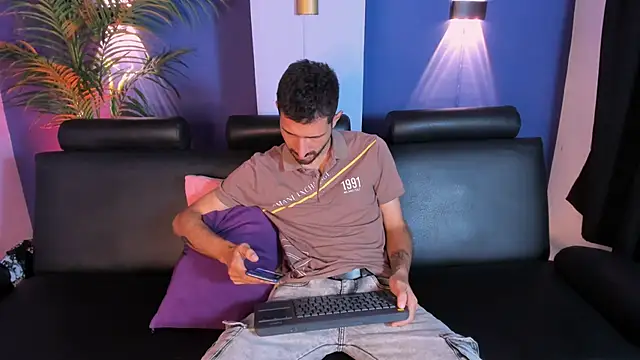 Snapshot of sam_bisex chatting on March 23, 6:34 pm sam bisex online show from March 23, 6:34 pm