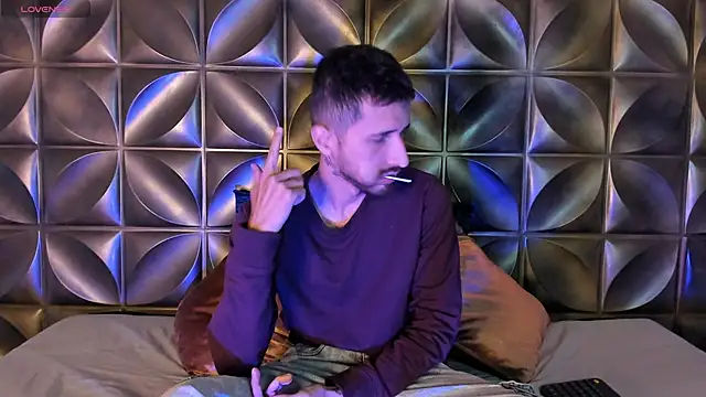 Snapshot of sam_bisex chatting on March 25, 2:50 am sam bisex online show from March 25, 2:50 am