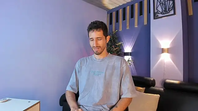 Snapshot of sam_bisex chatting on April 19, 2:55 am sam bisex online show from April 19, 2:55 am