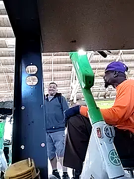 Snapshot of Daddy_hook chatting on December 18, 9:29 pm Daddy hook online show from December 18, 9:29 pm