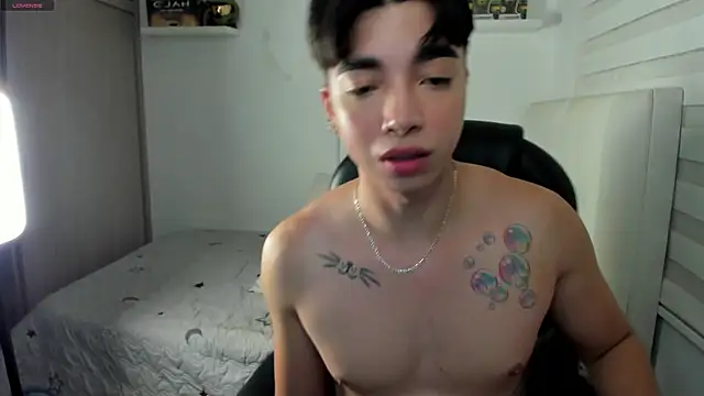 santy7v7 online show from December 18, 1:28 pm