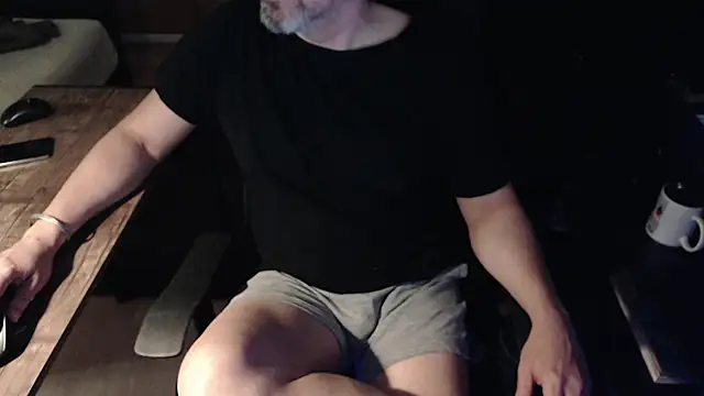 Snapshot of cabinda252 chatting on February 3, 1:40 pm cabinda252 online show from February 3, 1:40 pm