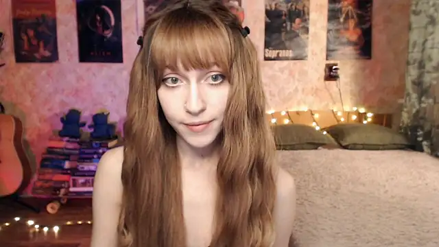 Snapshot of Friendly_Ellie chatting on December 28, 3:26 am Friendly Ellie online show from December 28, 3:26 am