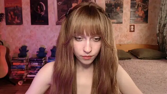 Snapshot of Friendly_Ellie chatting on May 14, 1:18 pm Friendly Ellie online show from May 14, 1:18 pm