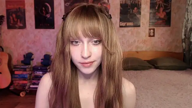 Snapshot of Friendly_Ellie chatting on May 26, 11:23 pm Friendly Ellie online show from May 26, 11:23 pm