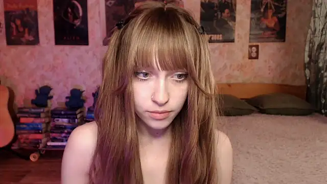 Snapshot of Friendly_Ellie chatting on May 29, 12:19 am Friendly Ellie online show from May 29, 12:19 am