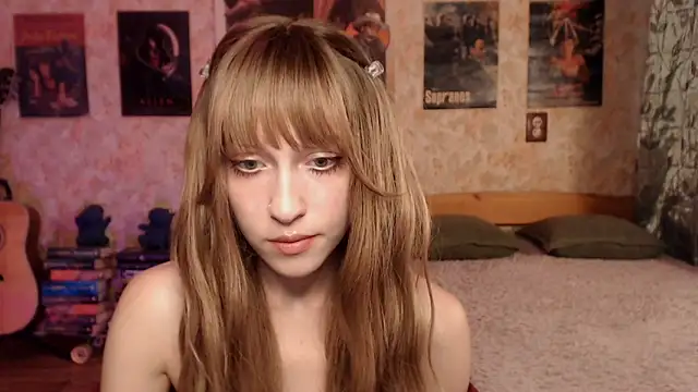 Snapshot of Friendly_Ellie chatting on July 1, 12:34 am Friendly Ellie online show from July 1, 12:34 am