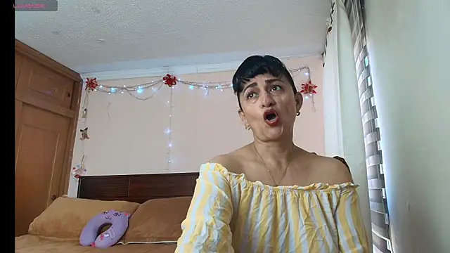 Snapshot of ISABEEL_SOFIA01 chatting on May 9, 2:22 pm ISABEEL SOFIA01 online show from May 9, 2:22 pm