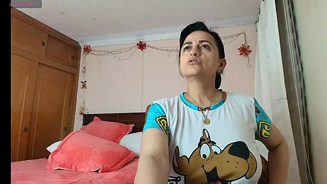 Snapshot of ISABEEL_SOFIA01 chatting on May 17, 11:45 pm ISABEEL SOFIA01 online show from May 17, 11:45 pm