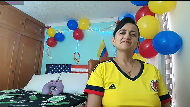 Snapshot of ISABEEL_SOFIA01 chatting on June 17, 9:05 pm ISABEEL SOFIA01 online show from June 17, 9:05 pm