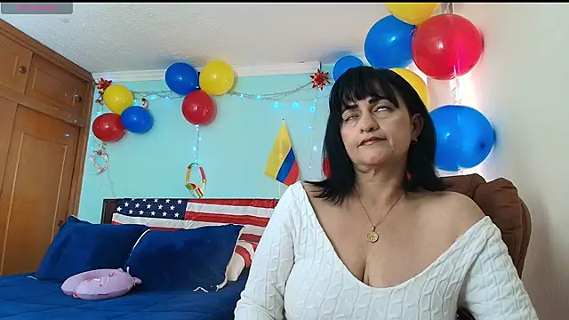 Snapshot of ISABEEL_SOFIA01 chatting on June 20, 7:38 pm ISABEEL SOFIA01 online show from June 20, 7:38 pm