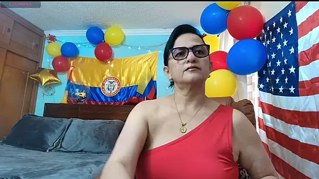 Snapshot of ISABEEL_SOFIA01 chatting on July 4, 7:20 pm ISABEEL SOFIA01 online show from July 4, 7:20 pm