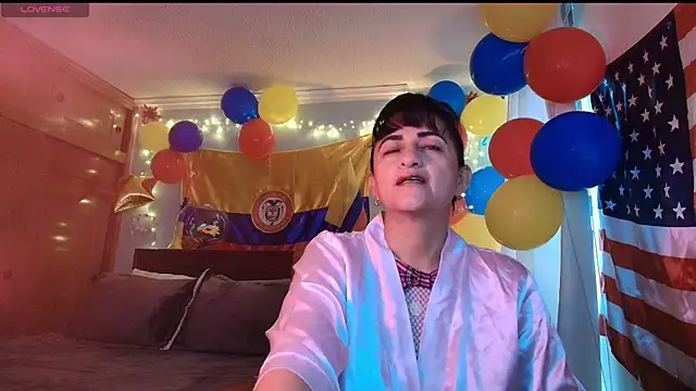 Snapshot of ISABEEL_SOFIA01 chatting on July 5, 11:17 am ISABEEL SOFIA01 online show from July 5, 11:17 am