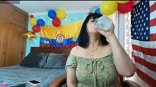 Snapshot of ISABEEL_SOFIA01 chatting on July 6, 8:55 pm ISABEEL SOFIA01 online show from July 6, 8:55 pm