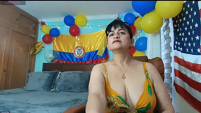 Snapshot of ISABEEL_SOFIA01 chatting on July 10, 11:57 am ISABEEL SOFIA01 online show from July 10, 11:57 am