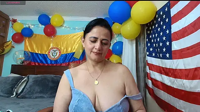 Snapshot of ISABEEL_SOFIA01 chatting on July 11, 12:13 am ISABEEL SOFIA01 online show from July 11, 12:13 am