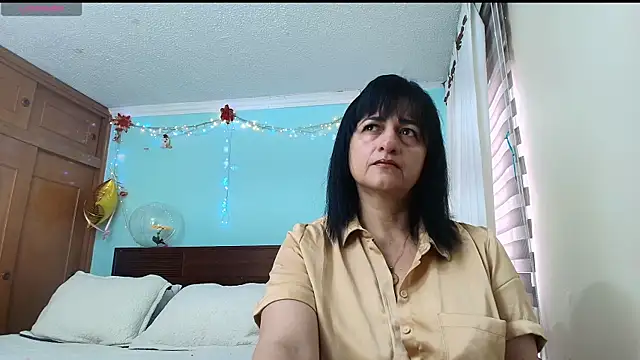 Snapshot of ISABEEL_SOFIA01 chatting on July 15, 12:43 pm ISABEEL SOFIA01 online show from July 15, 12:43 pm
