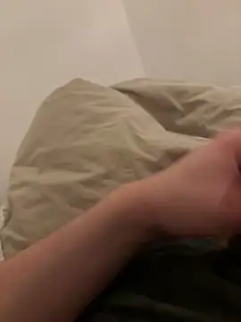 Snapshot of agitnizci13 chatting on February 4, 8:28 pm agitnizci13 online show from February 4, 8:28 pm