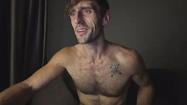 Snapshot of lukegunn chatting on October 30, 8:05 am lukegunn online show from October 30, 8:05 am