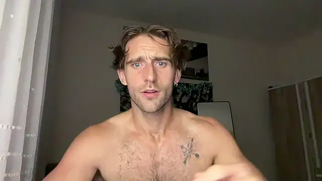 Snapshot of lukegunn chatting on December 13, 10:59 pm lukegunn online show from December 13, 10:59 pm