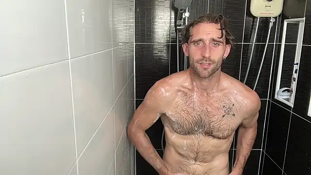 Snapshot of lukegunn chatting on December 18, 4:40 am lukegunn online show from December 18, 4:40 am