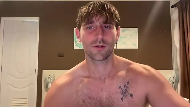 Snapshot of lukegunn chatting on May 8, 1:00 am lukegunn online show from May 8, 1:00 am