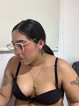 Amandanauty online show from December 17, 4:01 am