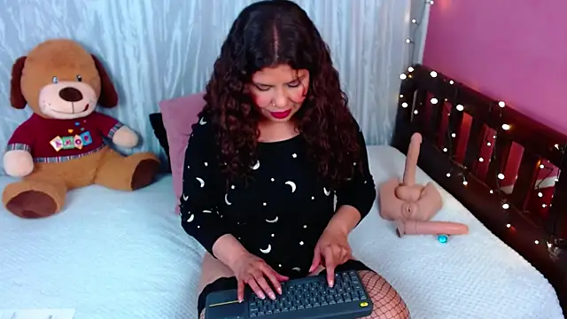 Snapshot of Queenamazon1 chatting on September 10, 11:49 pm Queenamazon1 online show from September 10, 11:49 pm