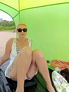 MissLMrJ online show from February 18, 6:48 am