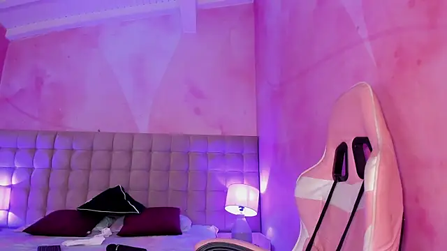 Snapshot of IvySanders1 chatting on January 8, 6:20 am IvySanders1 online show from January 8, 6:20 am