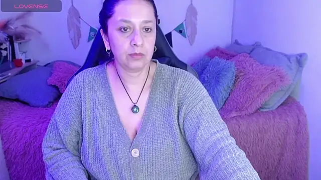camilalatti online show from June 19, 12:59 am