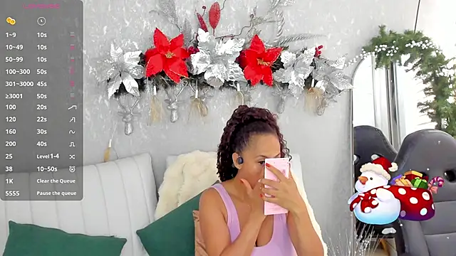 Snapshot of EmmaFerrary chatting on November 29, 4:10 pm EmmaFerrary online show from November 29, 4:10 pm